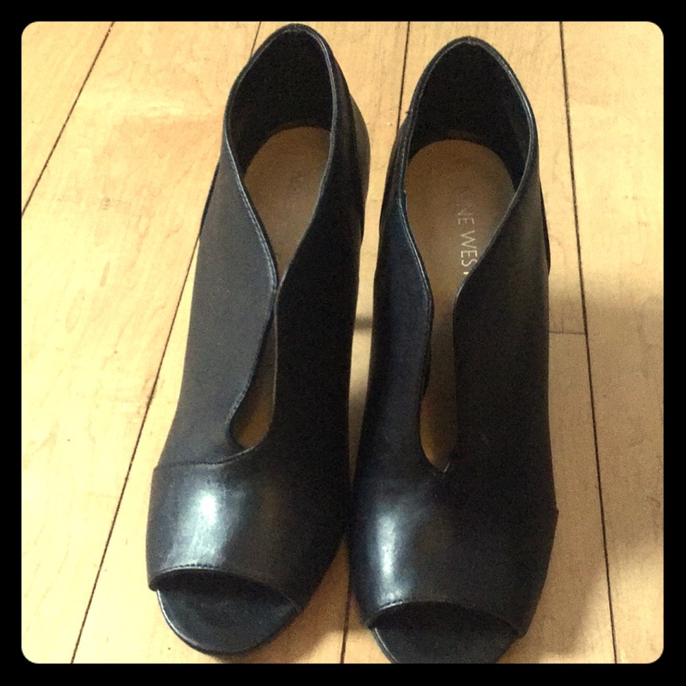 Nine West Artissa Black Leather Bootie - WORN ONCE